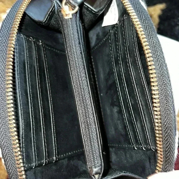 Elizabeth and James Vegan Half Moon Black White Wristlet 8 Slots Credit Cards - Picture 3 of 11